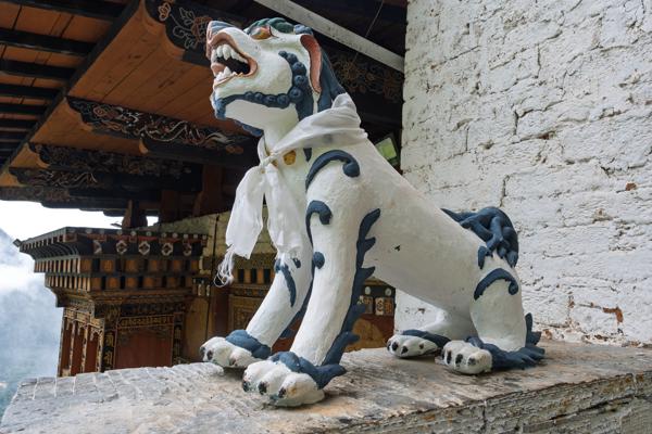 Guardian Lion Statue at a Bhutanese Temple (Punakha District) Boegarna_Dodennang, Bhutan