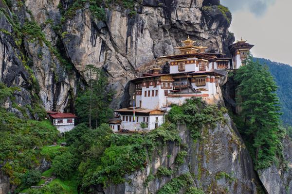 Paro Taktsang (Tiger’s Nest) Monastery Clinging to a Cliff, Bhutan Nyechhu_Shar-ri, Bhutan