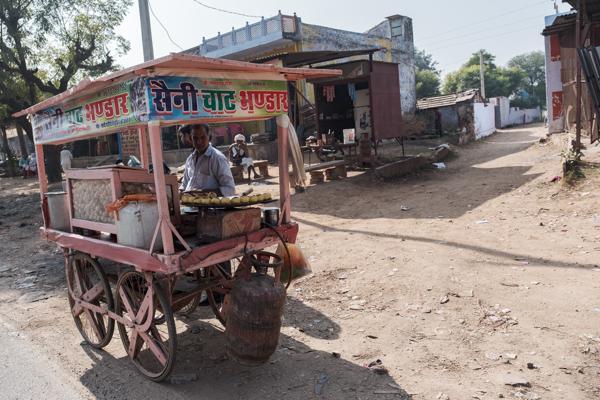 Chaat vendor at a roadside cart in rural Rajasthan, India Peechupara Khurd, India